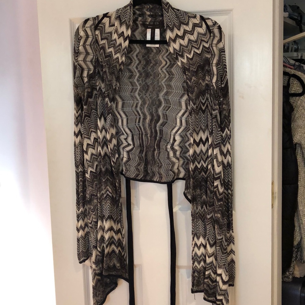 Black, White & Gray, Zig-Zag Patterned Sweater - image 2